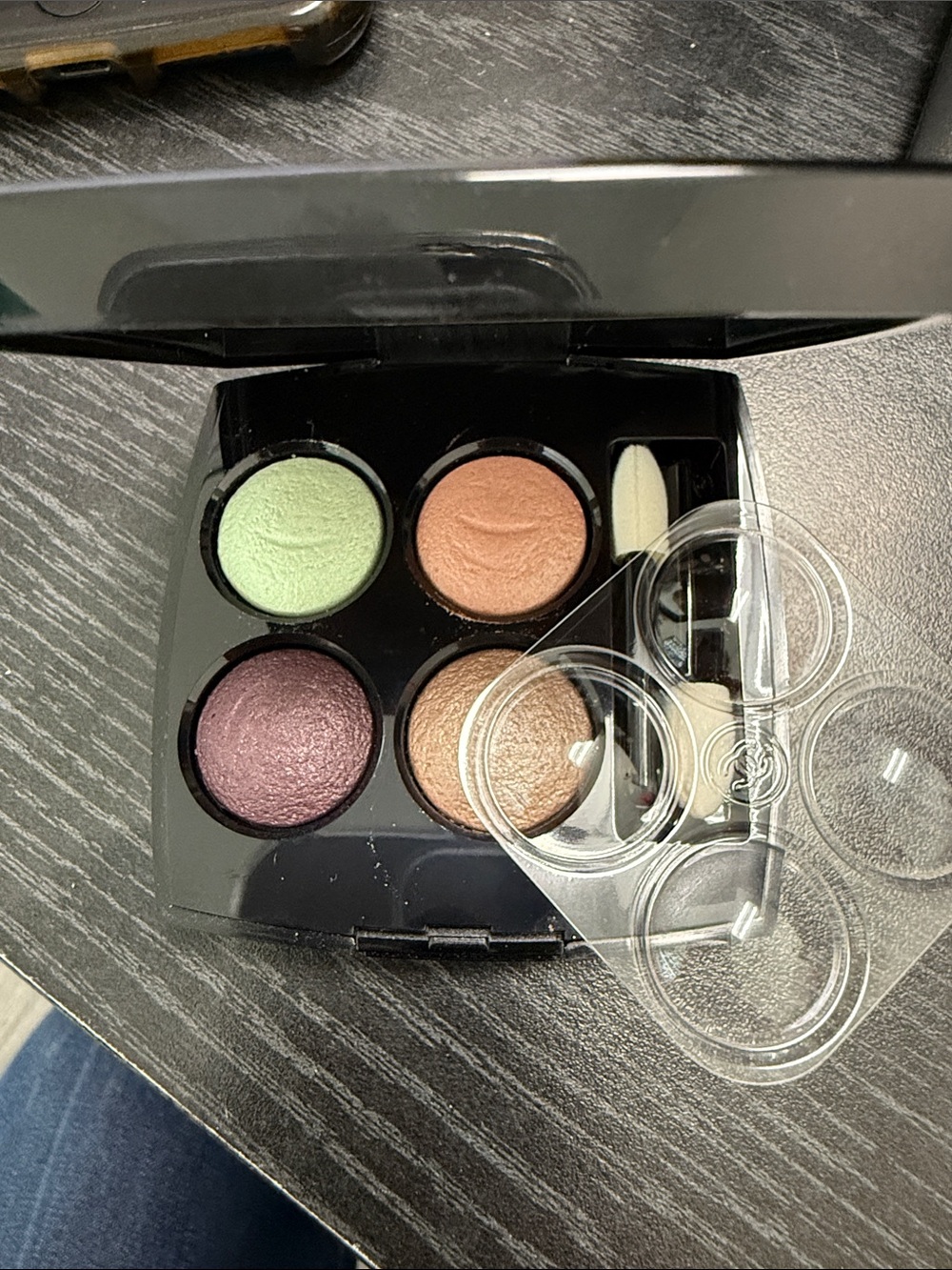 CHANEL Les 4 Ombres Eyeshadow - 302 Première Éclosion - Picture 4 of 4